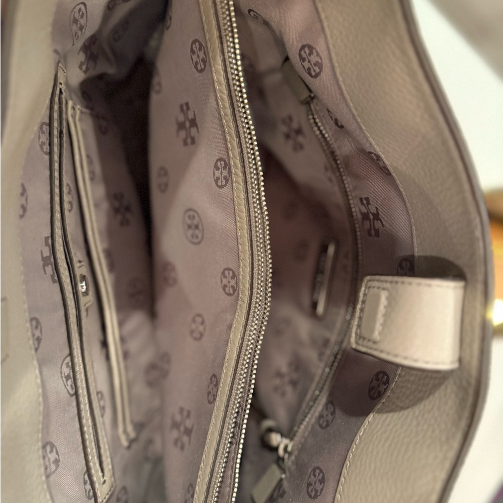 Tory Burch Gray Leather Shoulder Bag - Picture 3 of 6